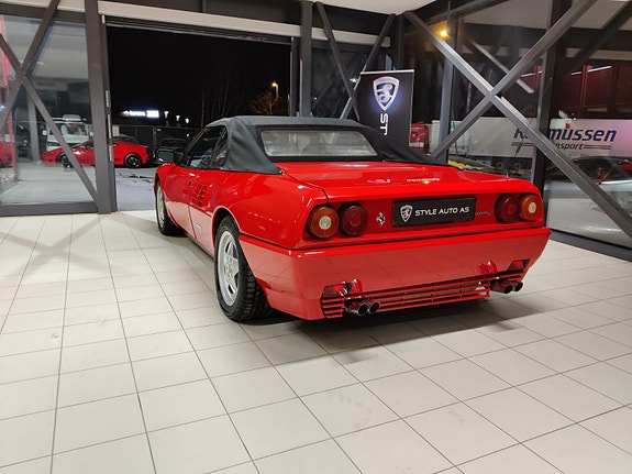 Ferrari Mondial 3 of 5
