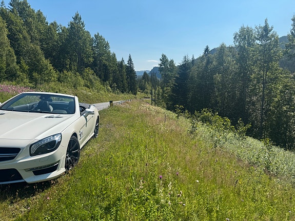 Mercedes-Benz SL63 2 of 29