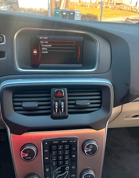 Volvo V40 15 of 18