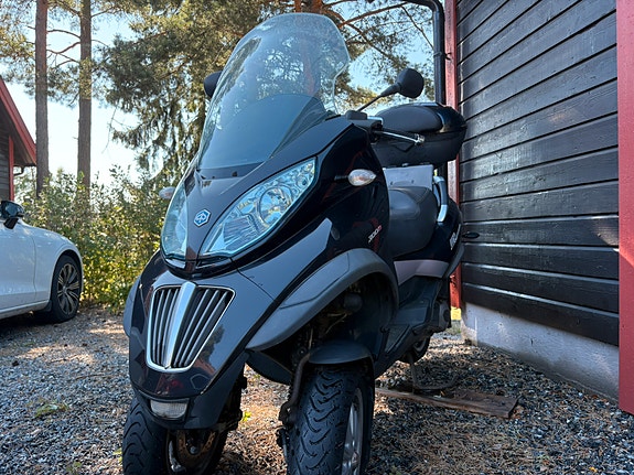 Piaggio MP3 300 LT 10 of 11