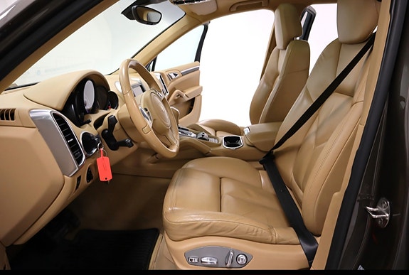 Porsche Cayenne 15 of 22