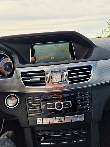 Mercedes-Benz E220 12 of 30