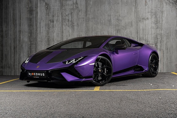 Lamborghini Huracan 2 of 5