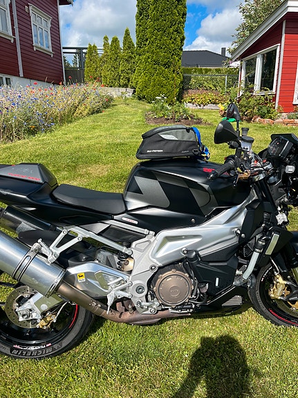 Aprilia Tuono 1000 R 3 of 12