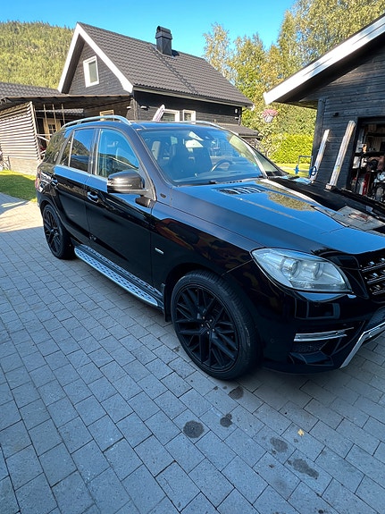Mercedes-Benz ML250 5 of 26