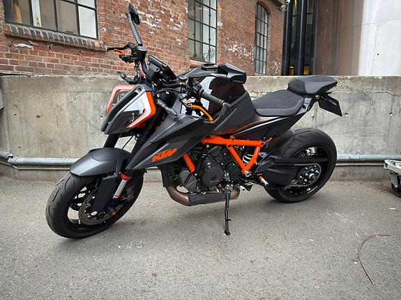 KTM 1290 Super Duke R 6 of 29