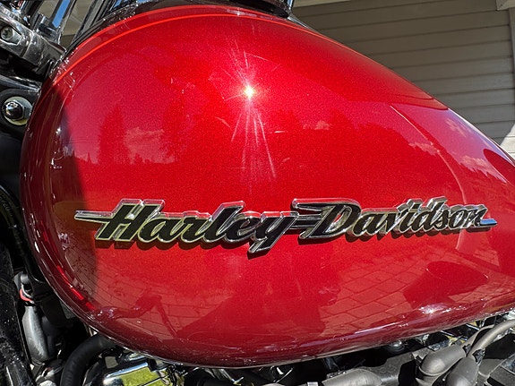 Harley-Davidson FLDE Deluxe 2 of 5