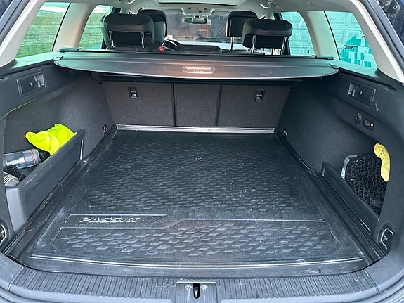 Volkswagen Passat 8 of 16