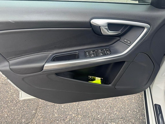 Volvo S60 13 of 30