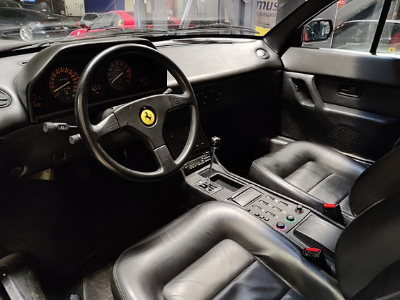 Ferrari Mondial 8 of 12