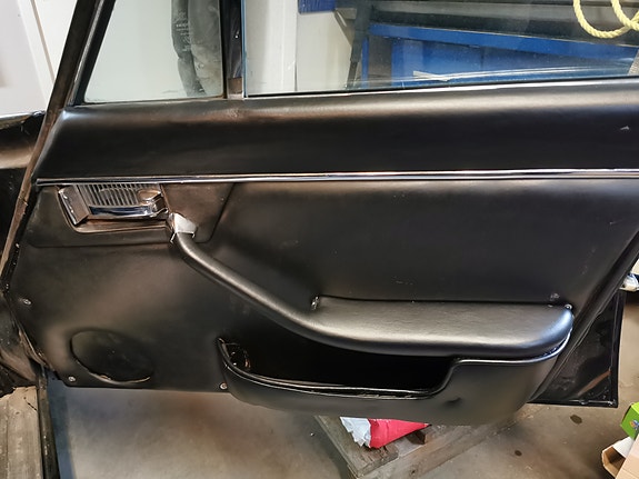 Jaguar XJ 11 of 17