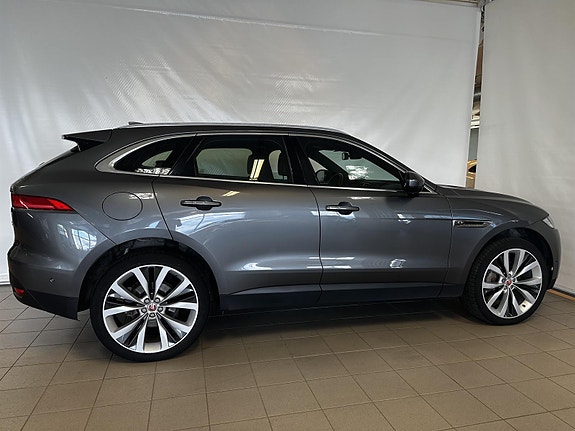 Jaguar F-PACE 9 of 28