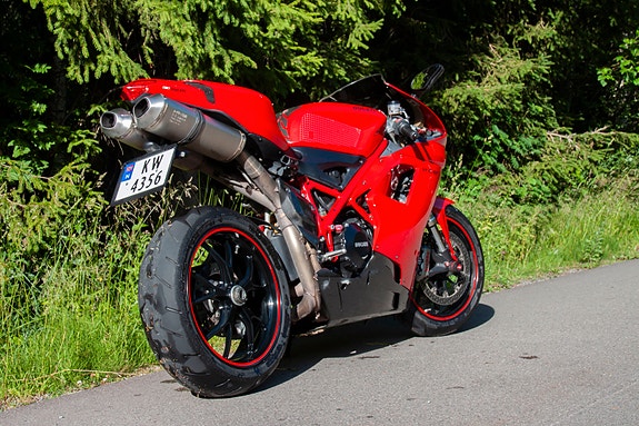 Ducati 848 EVO 2 of 10