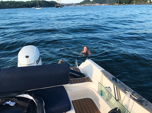 Solid og sjøsterk familiebåt – Evinrude 130 hk – nylig storservice 5 of 13