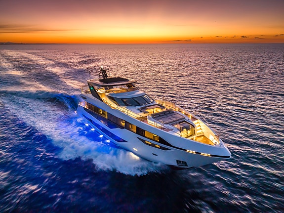 Sunseeker 100 Yacht 2 of 18
