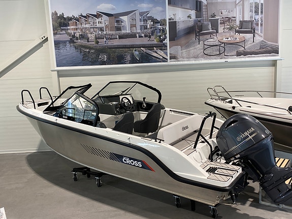 KUPP! YAMARIN CROSS 55 BR MED YAMAHA F115 LB -2025 MOD. -DEMOBÅT/MYE UTSTYR!