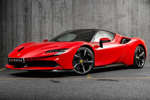 Ferrari SF90 Stradale 2 of 5