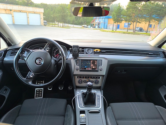 Volkswagen Passat Alltrack 17 of 30
