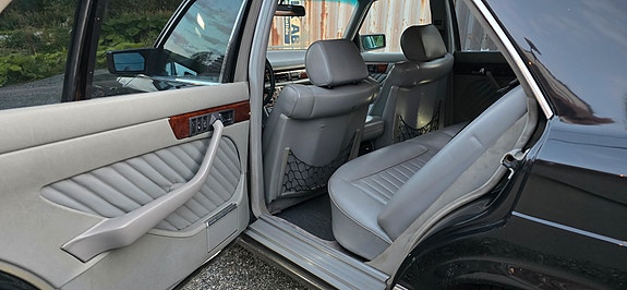 Mercedes-Benz 560 SEL 20 of 28