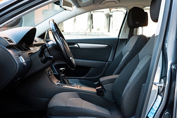 Volkswagen Passat 16 of 30
