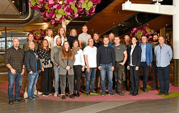 Eiendomsavdelingen hos Coop Nord har 25 ansatte, og her er mange av dem avbildet i forbindelse med fagsamling.