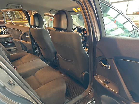 Toyota Avensis 11 of 18