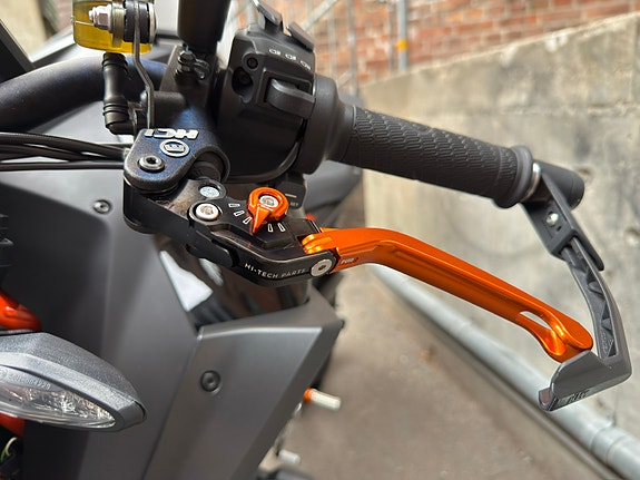 KTM 1290 Super Duke R 15 of 29