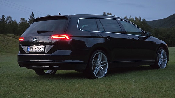 Volkswagen Passat 30 of 30
