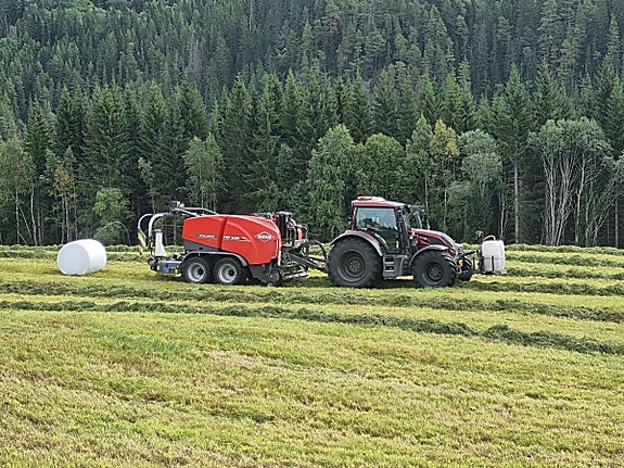 Kuhn Balepack  3135