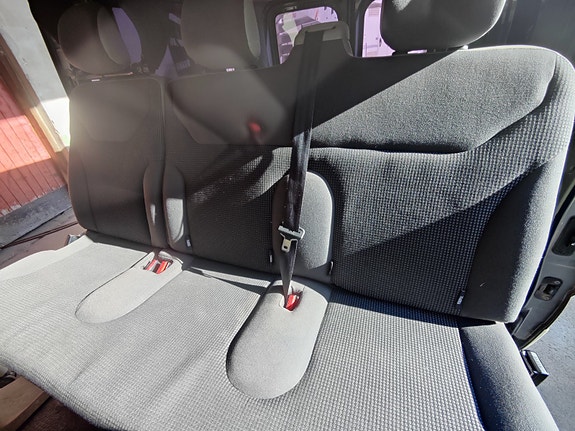 Opel Vivaro 21 of 23