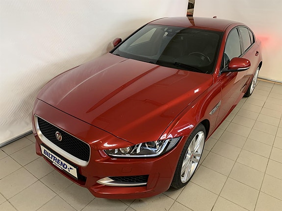 Jaguar XE 2 of 24
