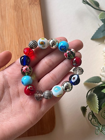 ♥️ Fargerikt armbånd med glassperler