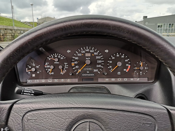 Mercedes-Benz SL300 19 of 26