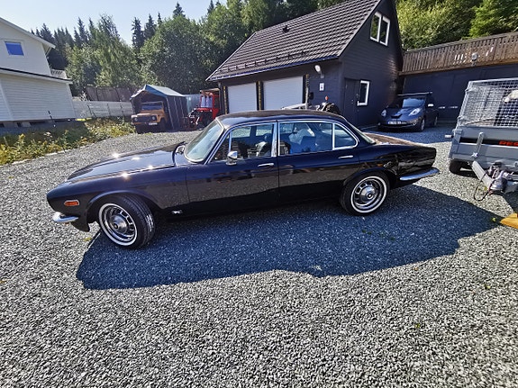 Jaguar XJ 3 of 17