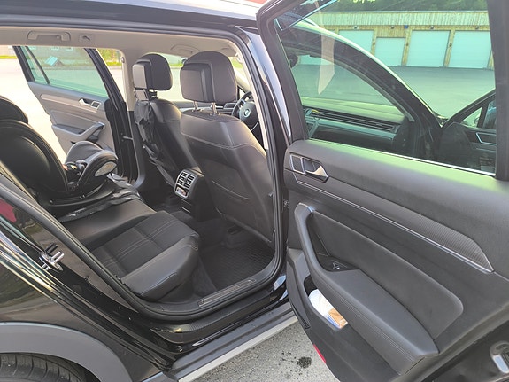 Volkswagen Passat Alltrack 20 of 30