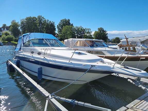 Flott Sea Ray 290  med  motorproblemer. Kupp for en "fikser". Mye nytt. 4 of 5