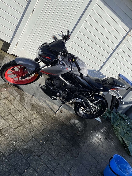Suzuki GSX-S 125 2 of 5