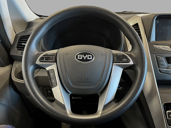 BYD T3