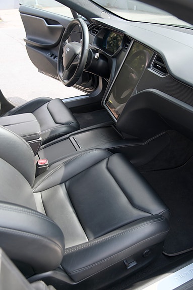 Tesla Model S 23 of 30