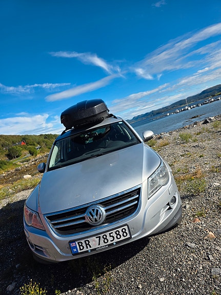 Volkswagen Tiguan 2 of 5