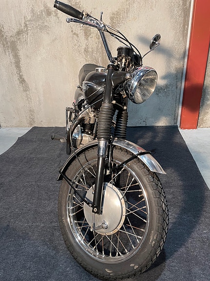 Triumph Bonneville 650 T 120R 4 of 5