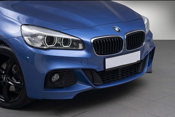 BMW 218i 2 of 5