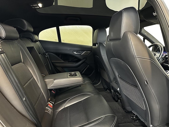 Jaguar I-PACE 14 of 21
