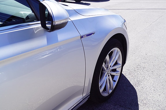 Volkswagen Passat 5 of 30