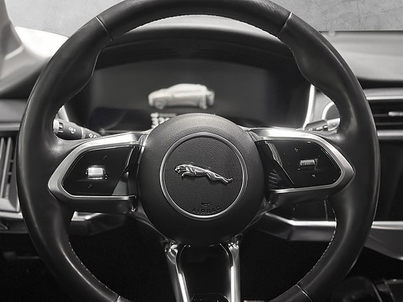 Jaguar I-PACE 21 of 30