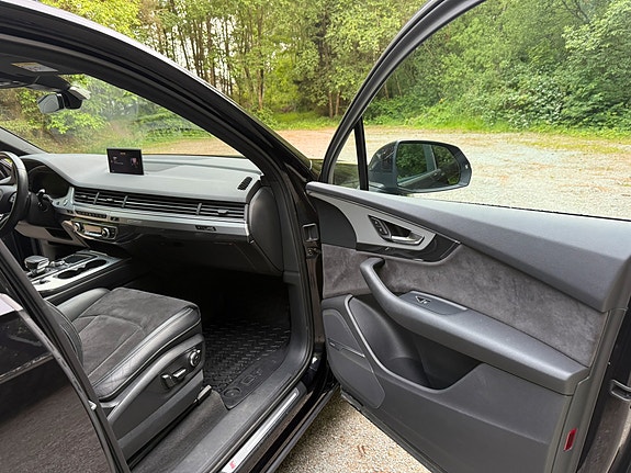 Audi Q7 4 of 24