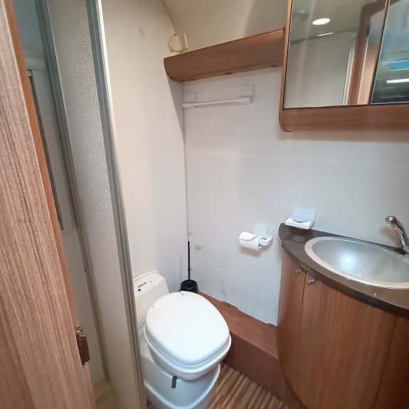 Adria Adora 563 pt 22 of 26