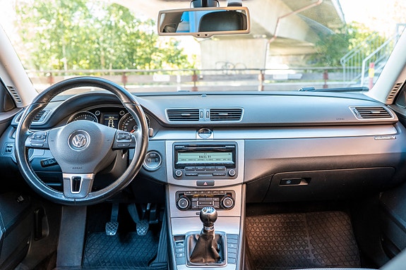 Volkswagen Passat 12 of 30