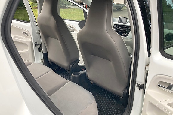 Volkswagen UP! 7 of 11