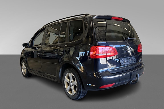 Volkswagen Touran 4 of 5